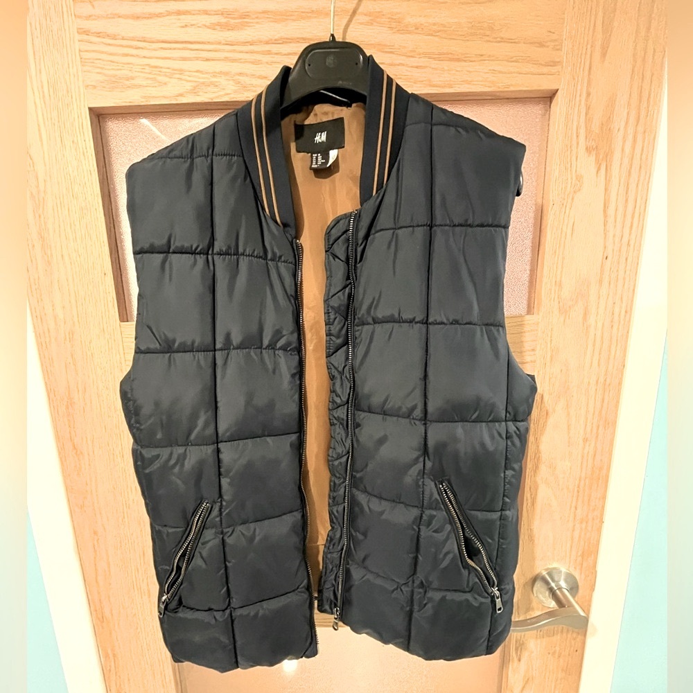 H&M sleeveless vest in great condition